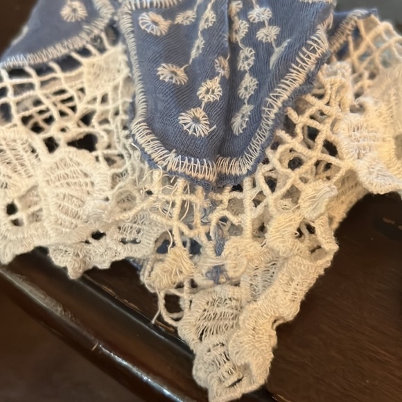 Chico women’s off the shoulder long sleeve and lace shirt - Picture 6 of 8